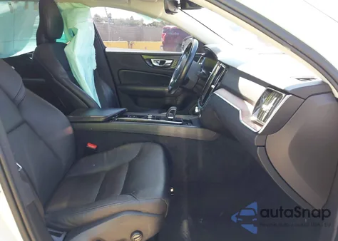 2022 Volvo S60 B5 Inscription/B5 Momentum z USA, uszkodzony, nr VIN 7JRL12FZ7NG154460